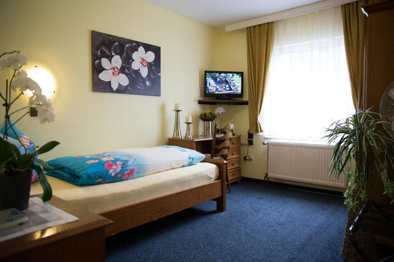 Hotel Zur Bruecke Крефелд Екстериор снимка