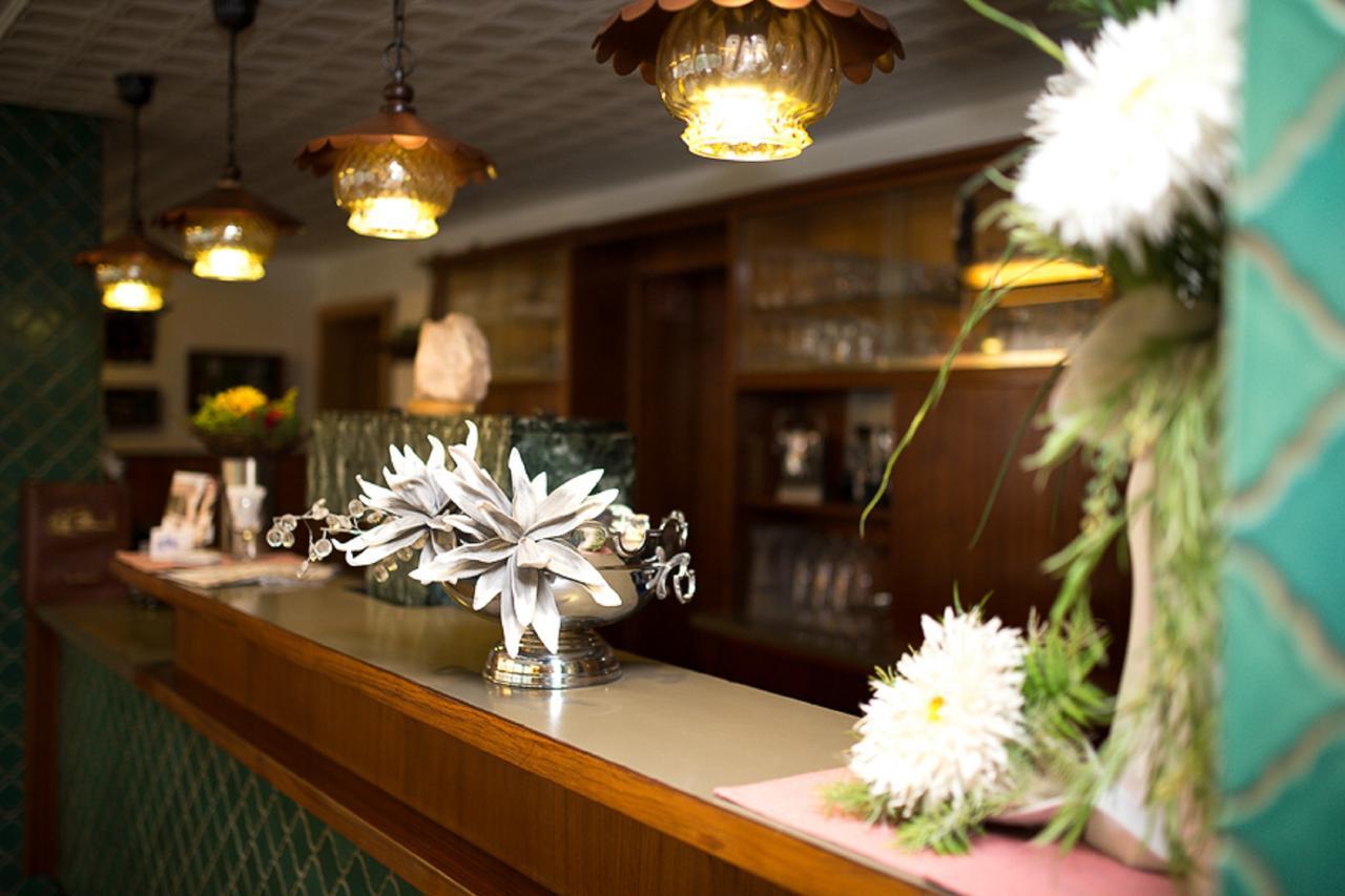 Hotel Zur Bruecke Крефелд Екстериор снимка